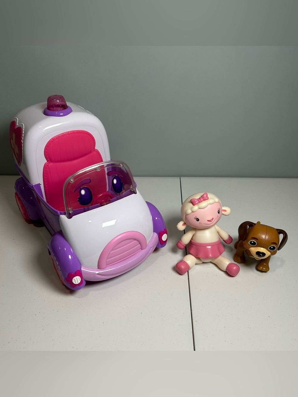 Disney Just Play Doc McStuffins Rosie Rescue Ambulance & Character Bundle